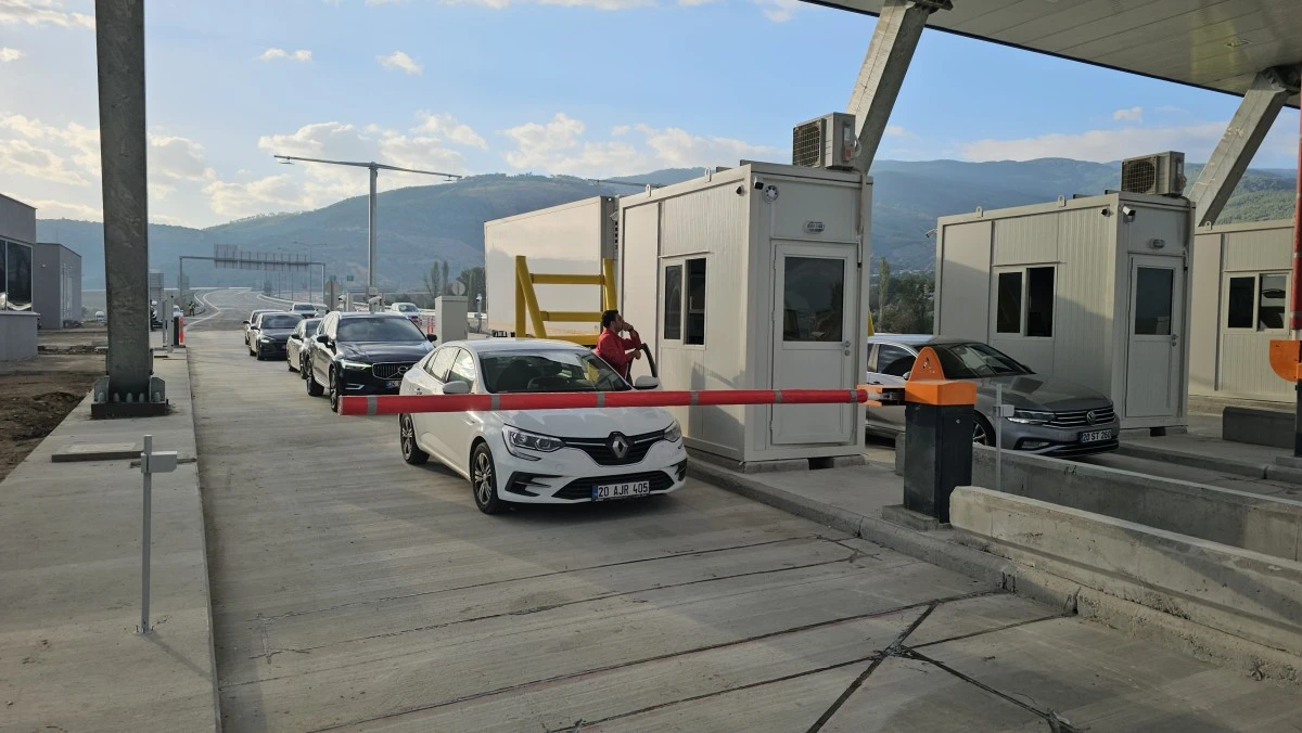 Kuyucak-Denizli Otoyolu hizmete açıldı
