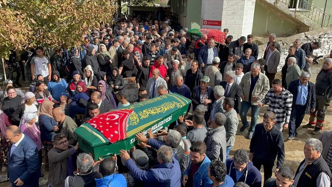 Selin vurduğu Demirçay'da hayatını kaybeden iki kişi toprağa verildi