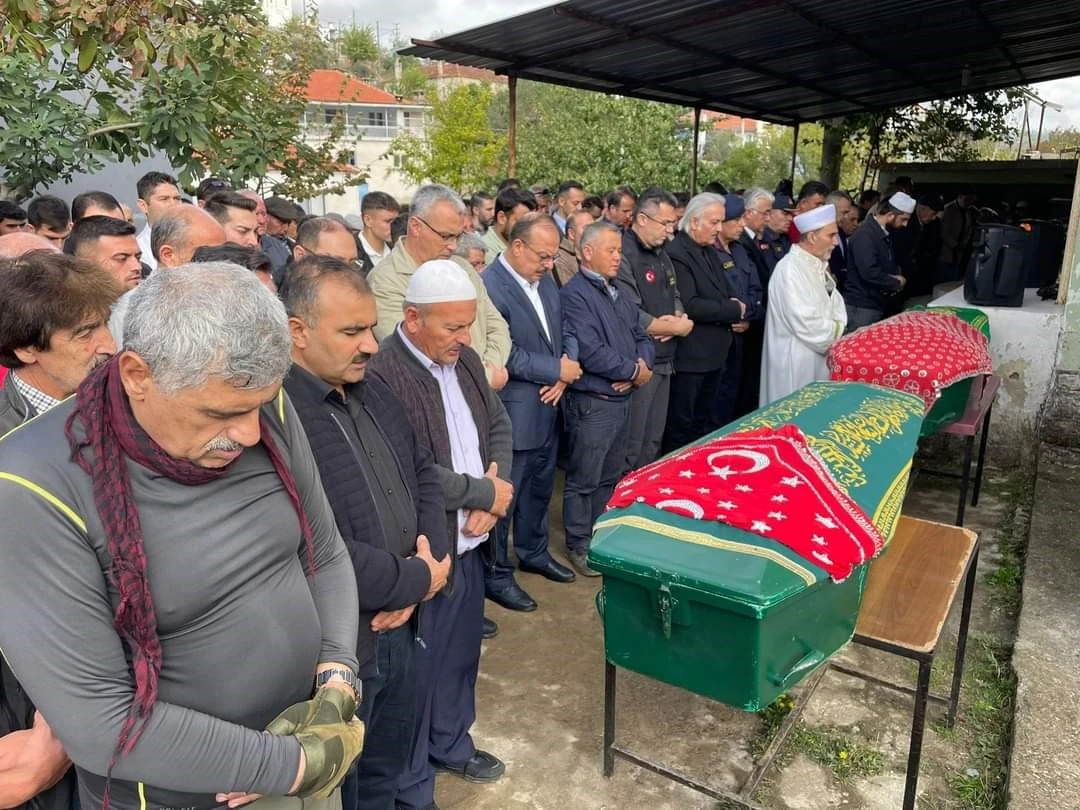 Selin vurduğu Demirçay'da hayatını kaybeden iki kişi toprağa verildi