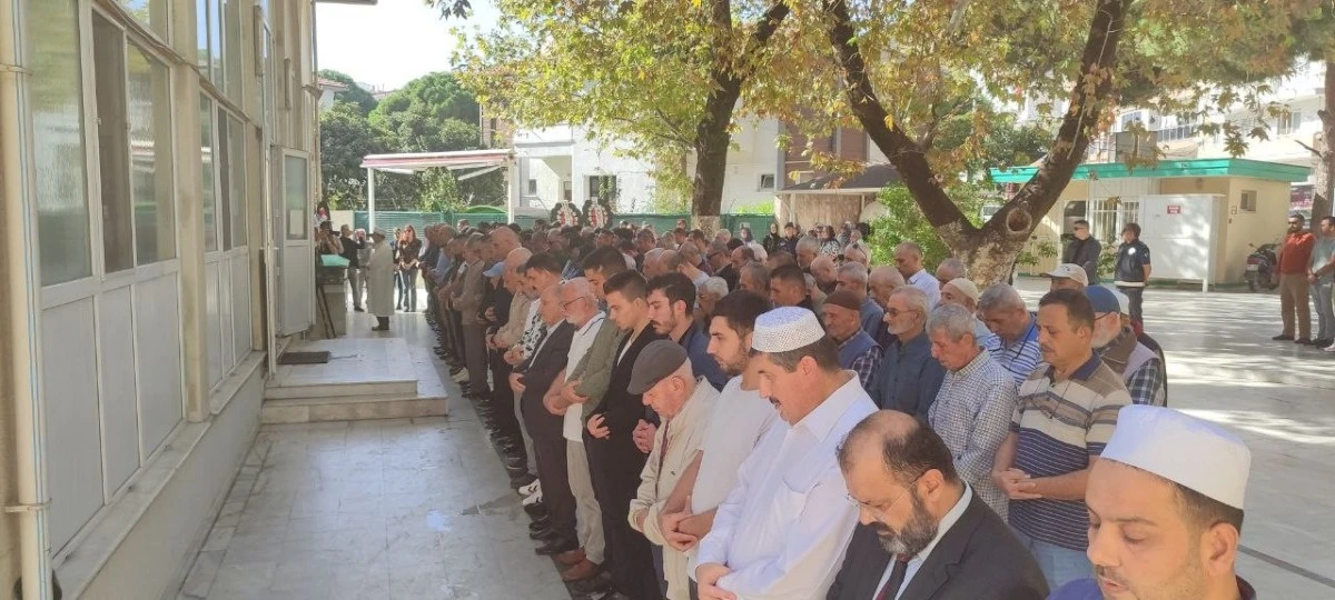 Selde hayatını kaybeden yaşlı kadın son yolculuğuna uğurlandı