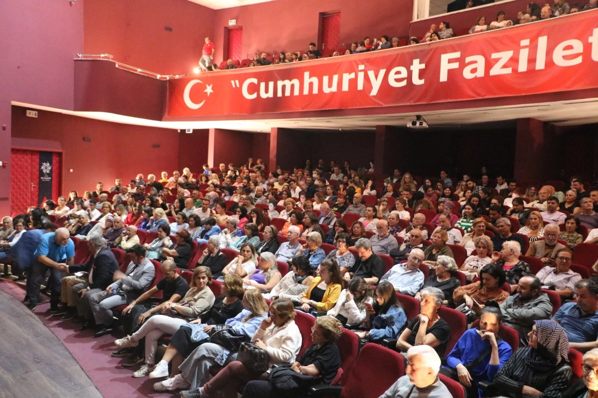 ŞEHİR TİYATROLARI CUMHURİYETİN 100. YILINDA “CUMHURİYET'İN DÖRT KADINI” OYUNUNU İZLEYİCİLERLE BULUŞTURDU
