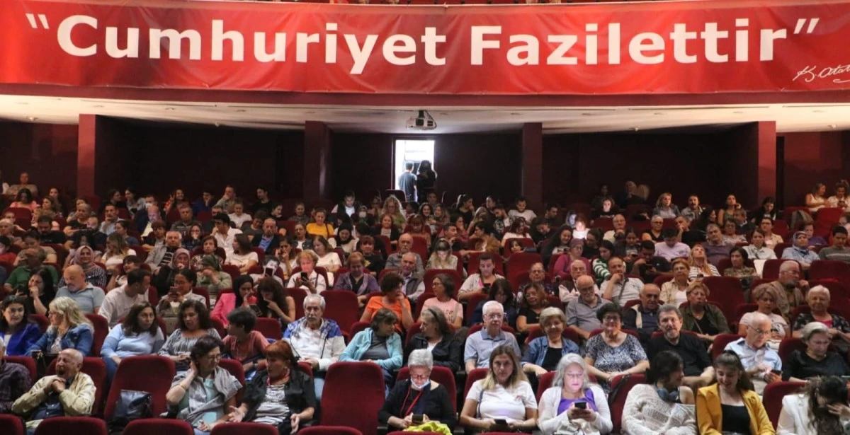 ŞEHİR TİYATROLARI CUMHURİYETİN 100. YILINDA “CUMHURİYET'İN DÖRT KADINI” OYUNUNU İZLEYİCİLERLE BULUŞTURDU