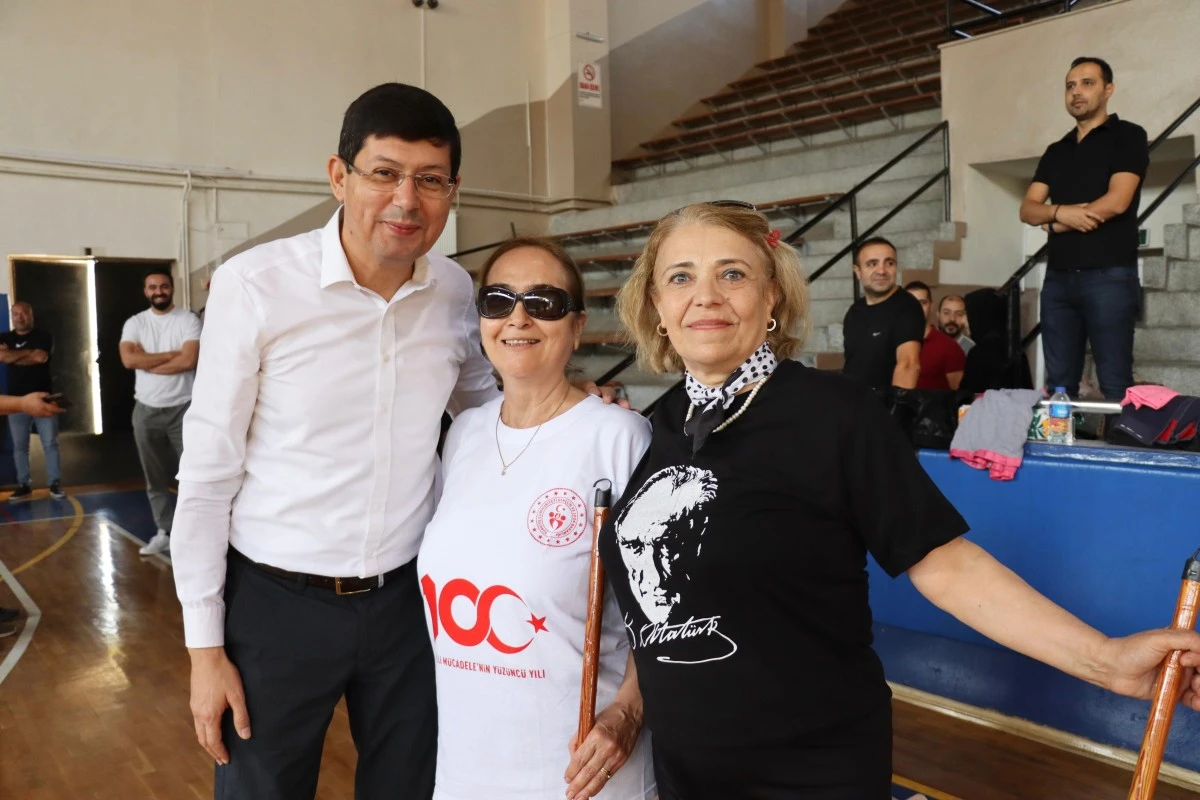 Sağlıklı ve eğlenceli bir güne sabah sporu ile başlıyorlar