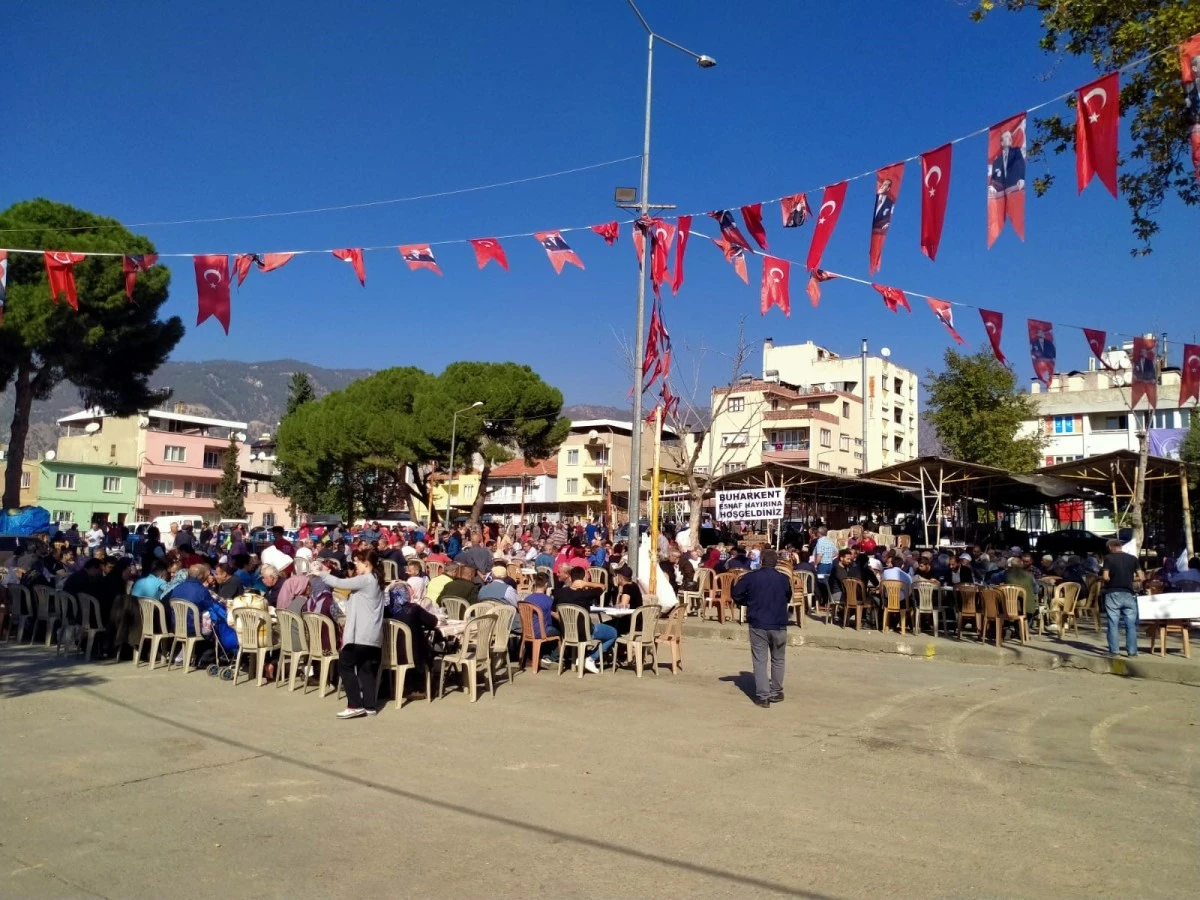 Buharkent’te esnaflardan keşkek hayrı