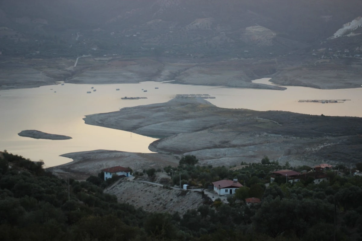 Kemer Barajı su seviyesi alarm veriyor