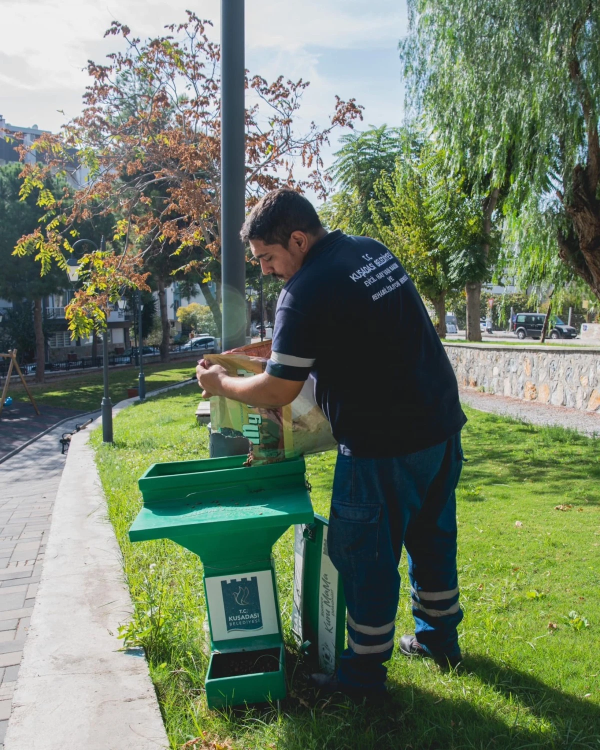Kuşadası’nda sokak hayvanları unutulmuyor