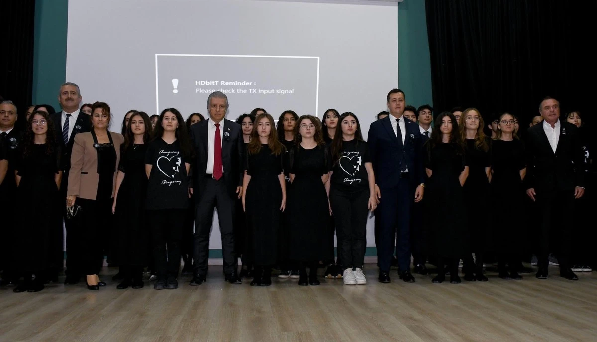 Kuşadası'nda Atatürk törenle anıldı