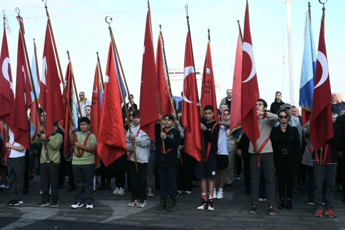 Kuşadası'nda Atatürk törenle anıldı