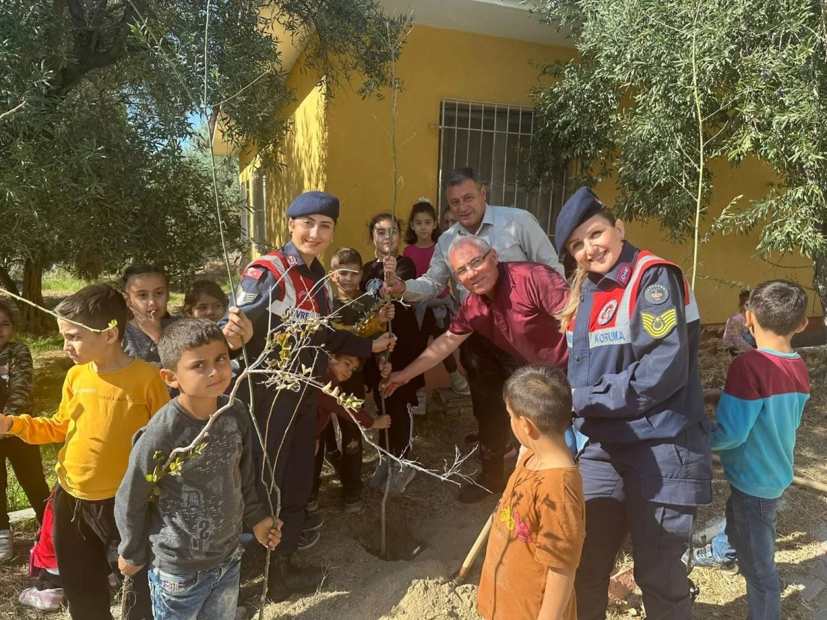 Minik eller geleceğe nefes oldu