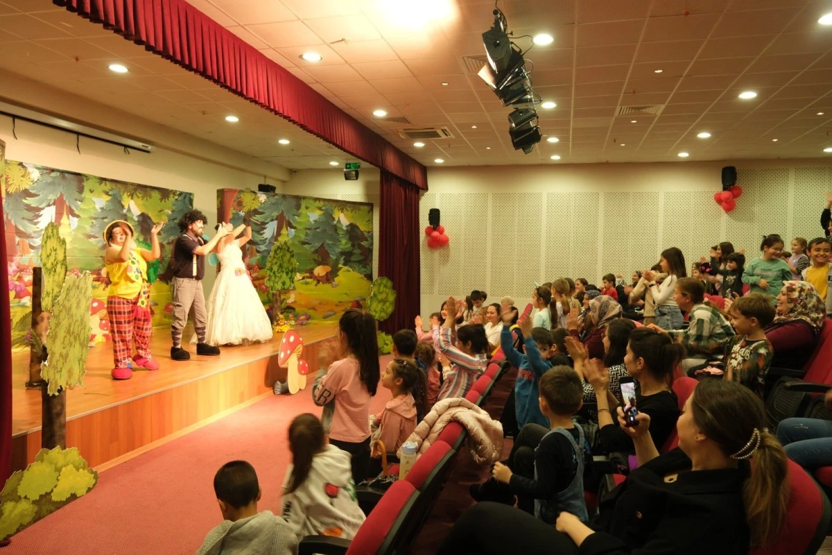 Kuyucaklı çocuklar müzikli çocuk oyununda buluştu