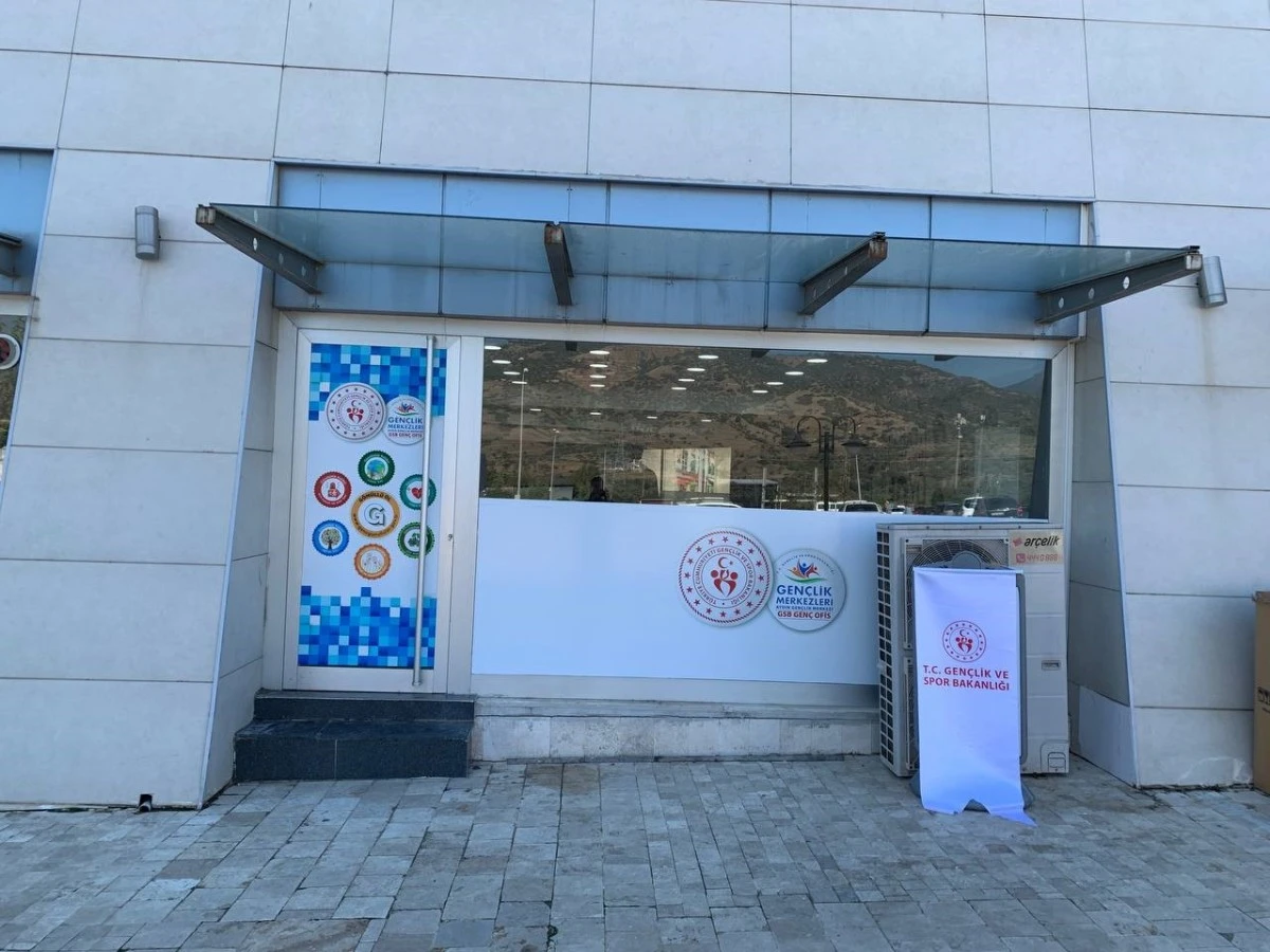 ADÜ Genç Ofis yeni yerinde gençleri bekliyor