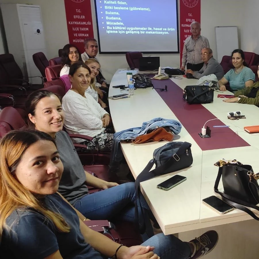 Efeler’in çiftçi kadınları bilinçleniyor