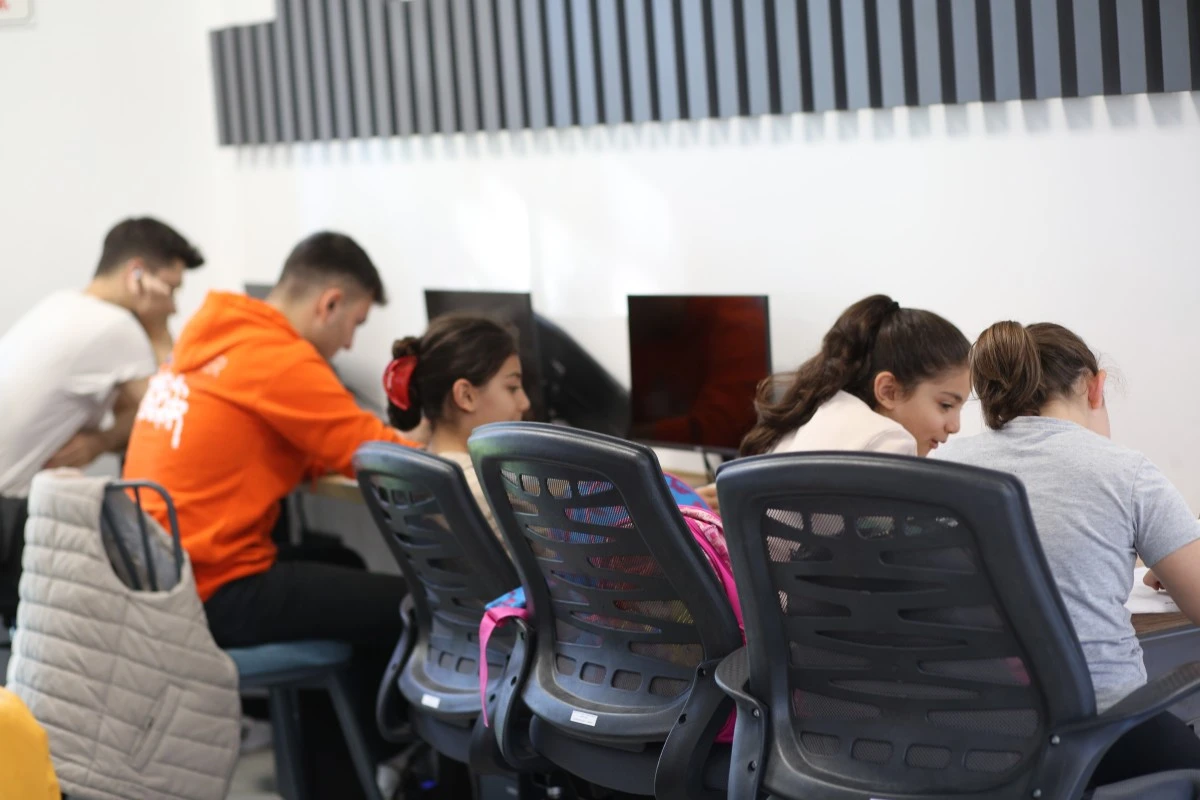 B&uuml;y&uuml;kşehir&rsquo;in 100. Yıl &Ccedil;alışma Salonu&rsquo;nu &ouml;ğrenciler &ccedil;ok sevdi