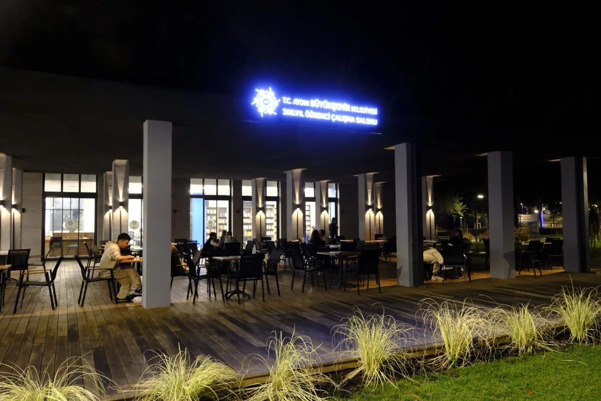 Büyükşehir’in 100. Yıl Çalışma Salonu’nu öğrenciler çok sevdi