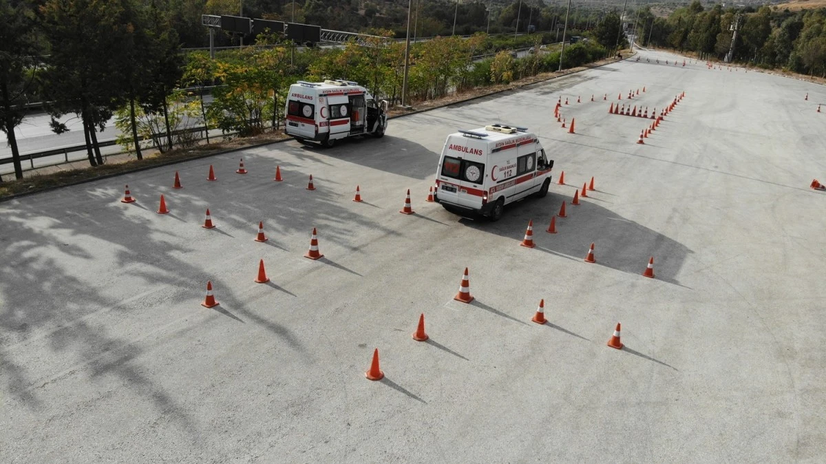 Aydın'da acil sağlık personelleri acil sürüş teknikleri ile donanıyor