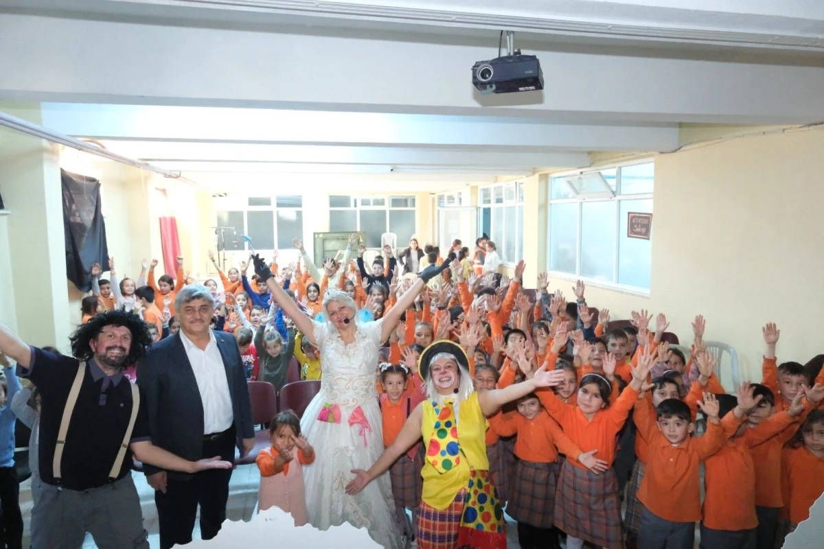 Kuyucak Belediyesi’nden minikler için gösteri