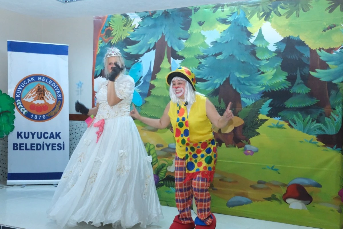 Kuyucak Belediyesi’nden minikler için gösteri