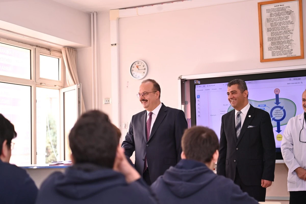 Vali Canbolat, liseli gençlerle bir araya geldi