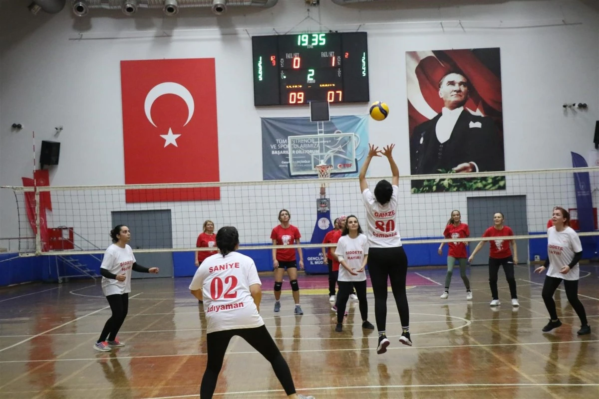 Kadına yönelik şiddete sporla dikkat çektiler