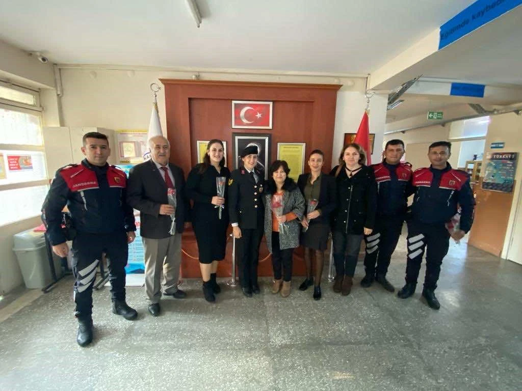 Aydın’da jandarma öğretmenleri unutmadı