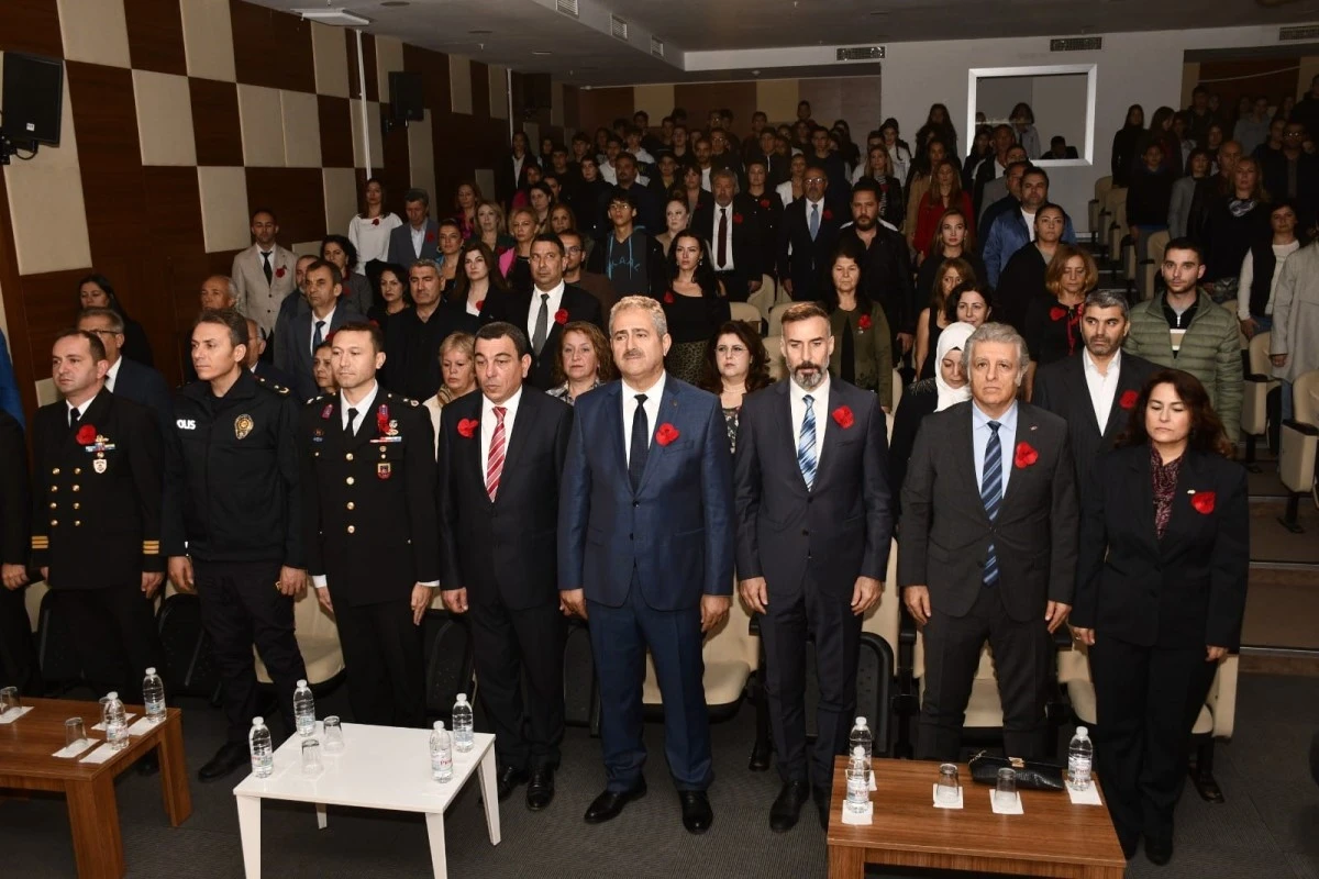 Kuşadası'nda Öğretmenler Günü kutlandı