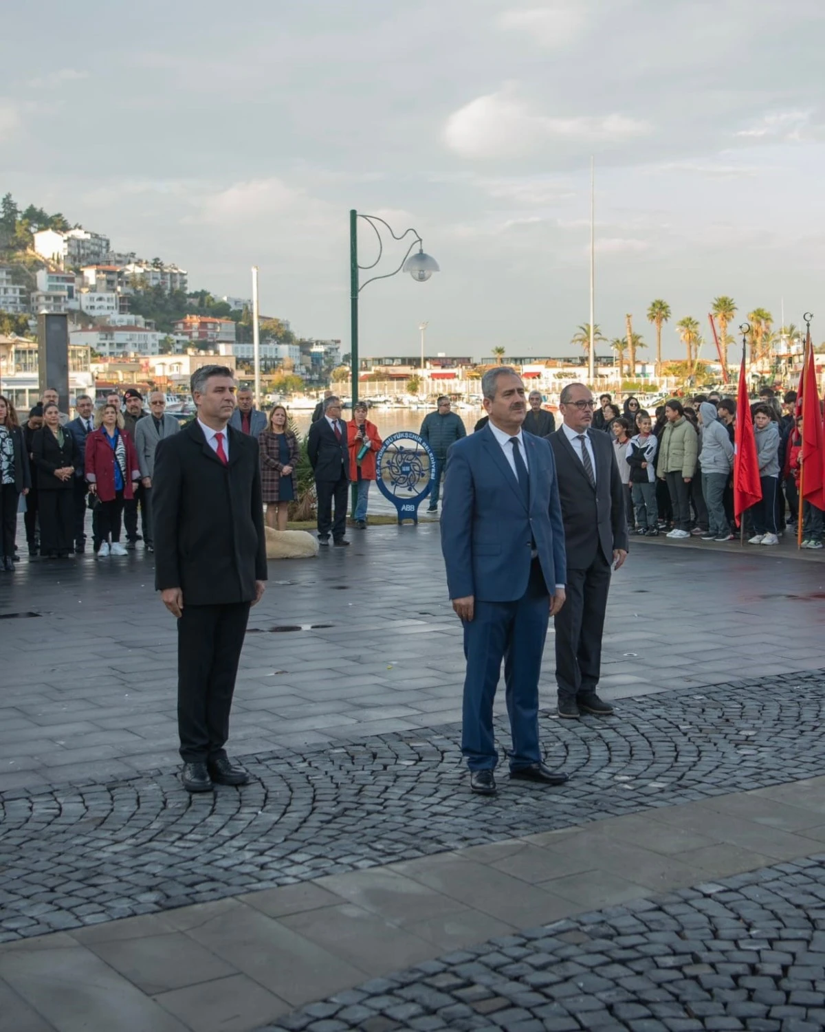 Kuşadası'nda Öğretmenler Günü kutlandı