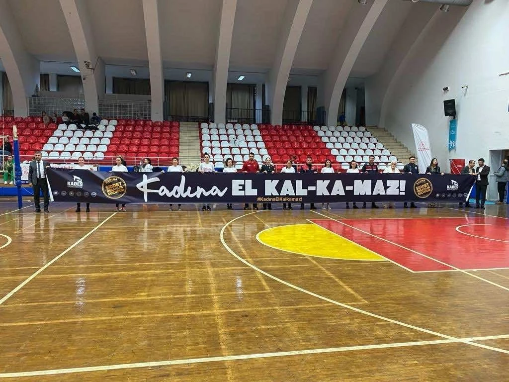 Jandarma ekipleri kadına karşı şiddete dikkat çekti