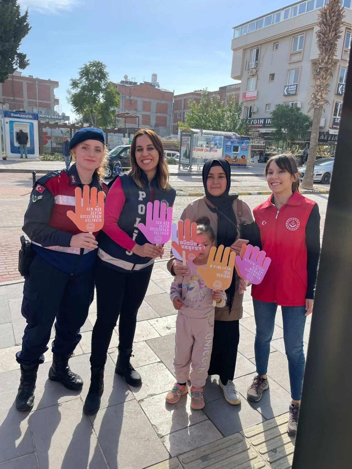 Jandarma ekipleri kadına karşı şiddete dikkat çekti
