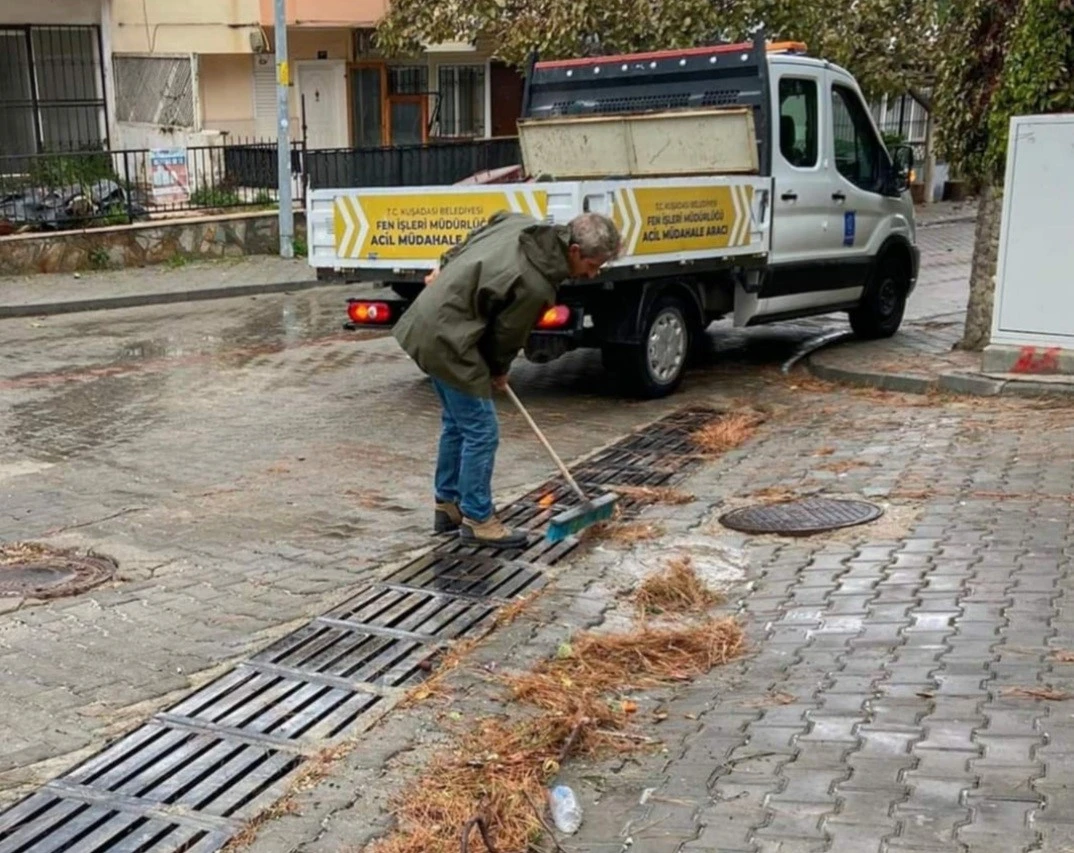 Kuşadası Belediyesi'nin aldığı önlemle sağanak sorunsuz atlatıldı