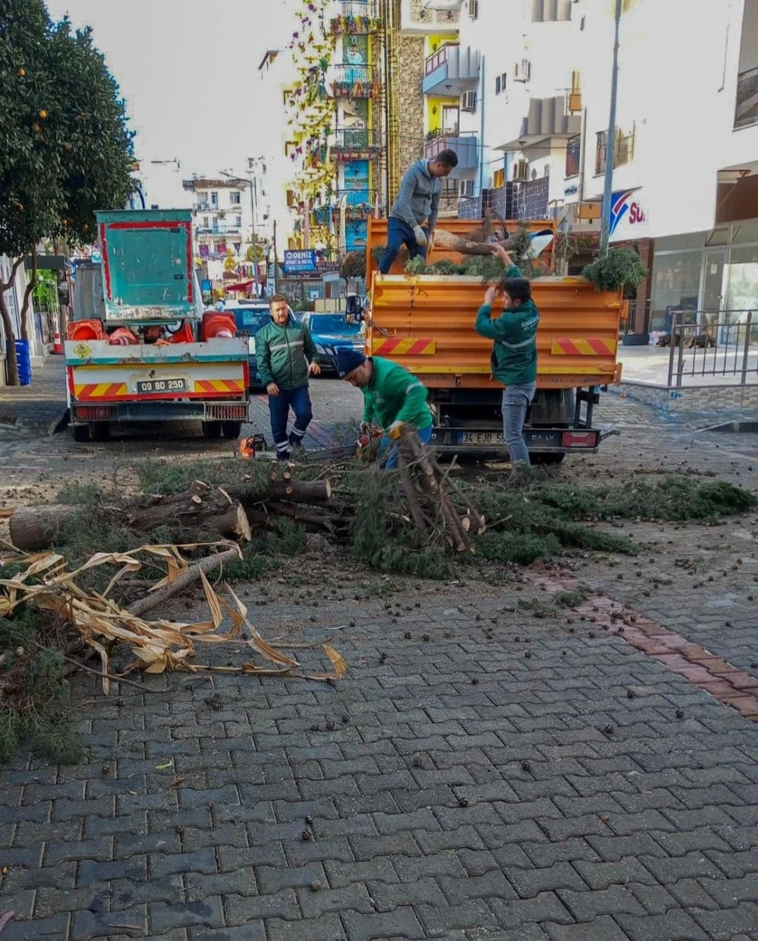 Kuşadası Belediyesi'nin aldığı önlemle sağanak sorunsuz atlatıldı