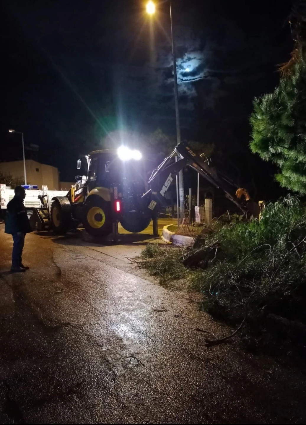 Kuşadası Belediyesi'nin aldığı önlemle sağanak sorunsuz atlatıldı