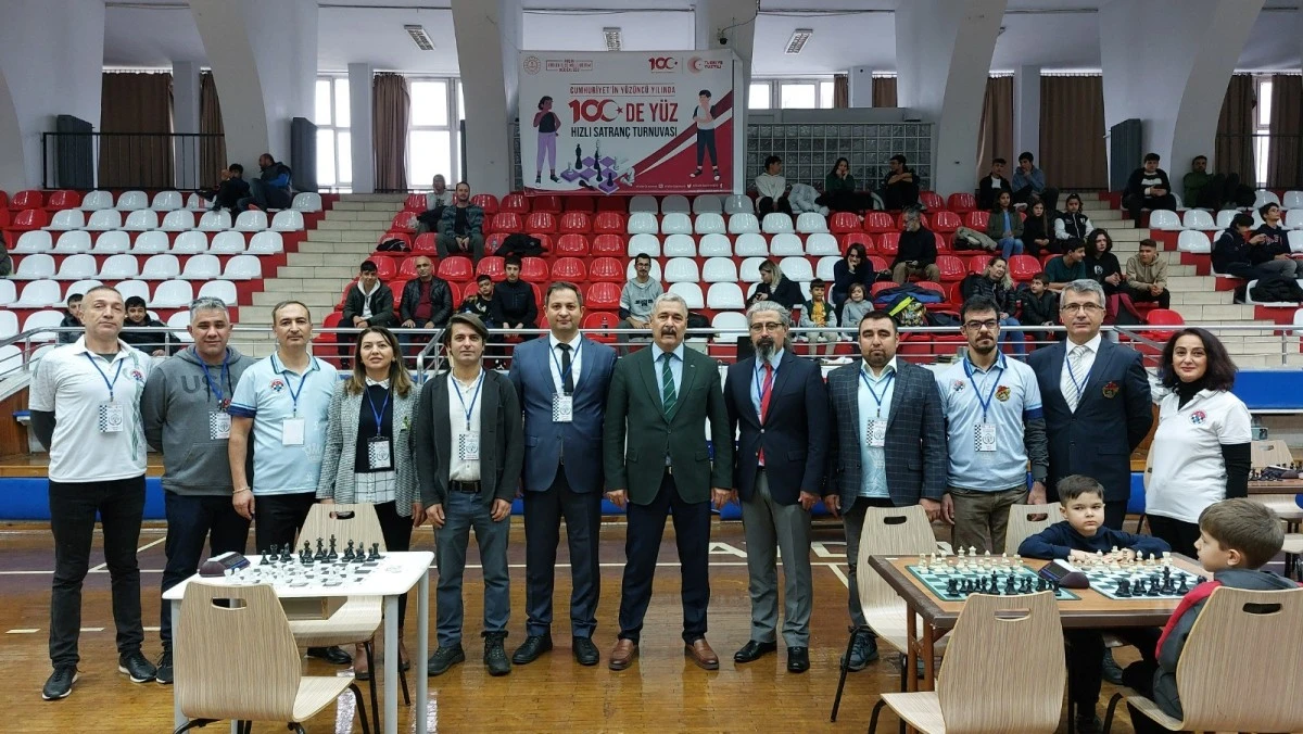 Efeler’de öğrenciler kazanmak için 50 bin hamle gerçekleştirdi