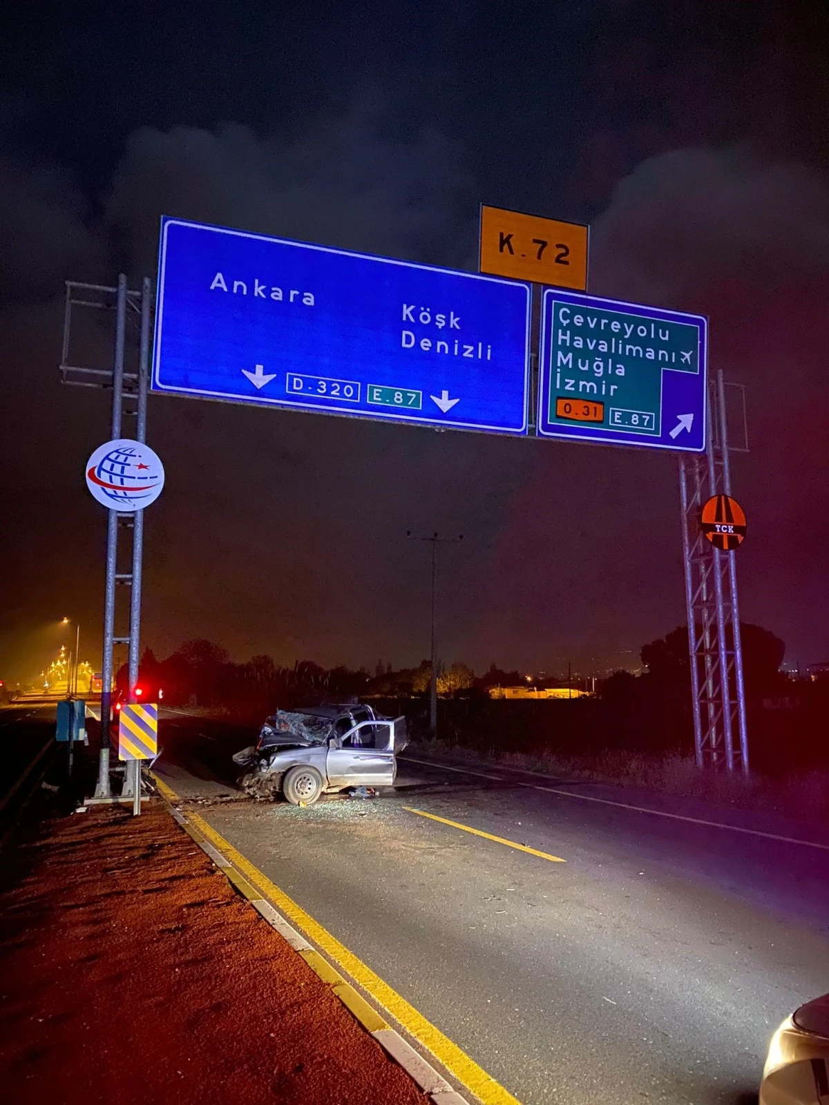 Sıkıştığı araçtan itfaiye ekipleri tarafından çıkartıldı