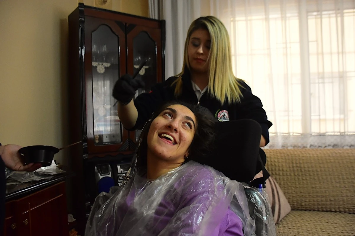 Buse Engelliler Günü'ne yeni saçları ile girecek