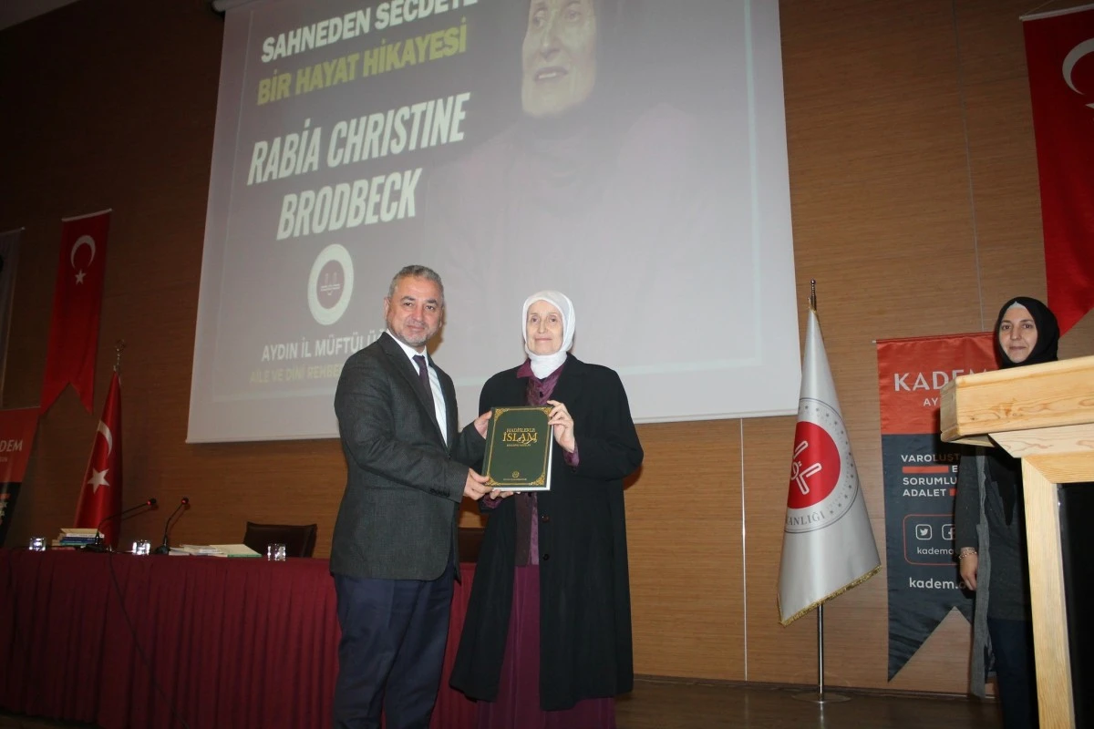 Tesadüfen girdiği mescitten etkilenerek müslüman oldu