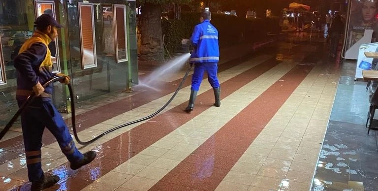 Büyükşehir ekipleri pırıl pırıl Aydın için 24 saat çalışıyor