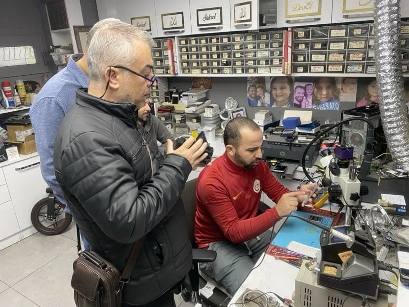 Cep telefonu tamiri belgesi için sınava girdiler