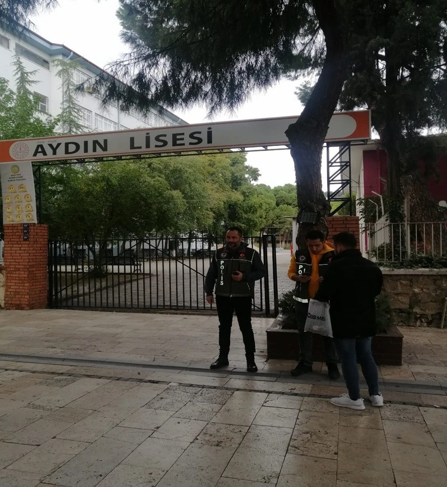 Aydın'da okul çevreleri Çocuk Şube ile güvende