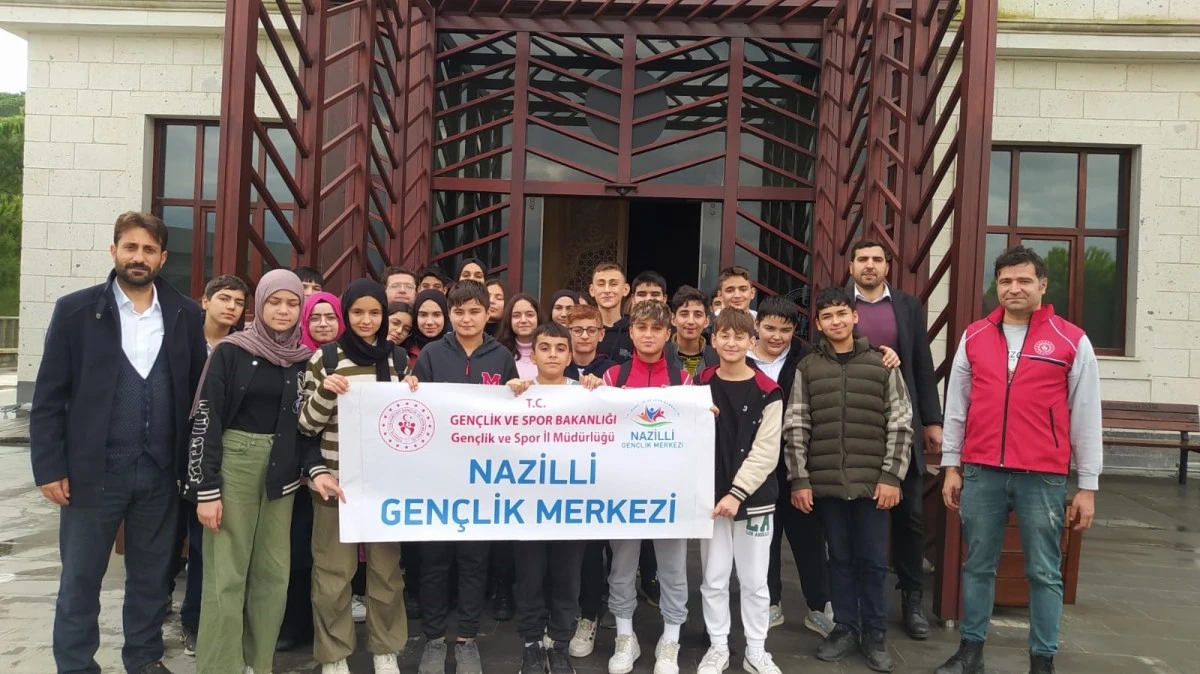 Gençler ve yaşlılar arasında gönül köprüleri kuruluyor