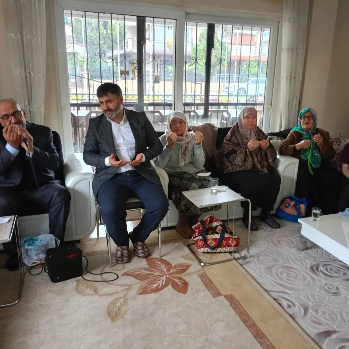Gençler ve yaşlılar arasında gönül köprüleri kuruluyor
