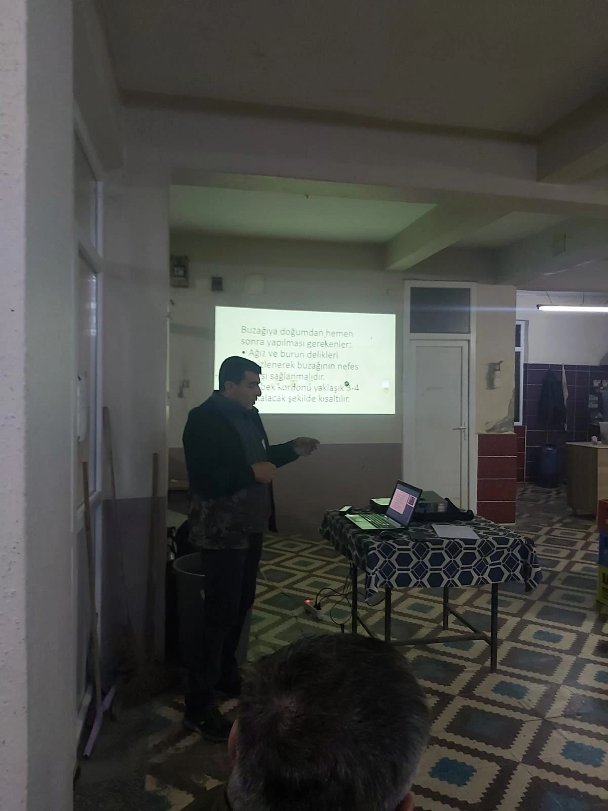 Germencik'te buzağı bakımı eğitimi verildi