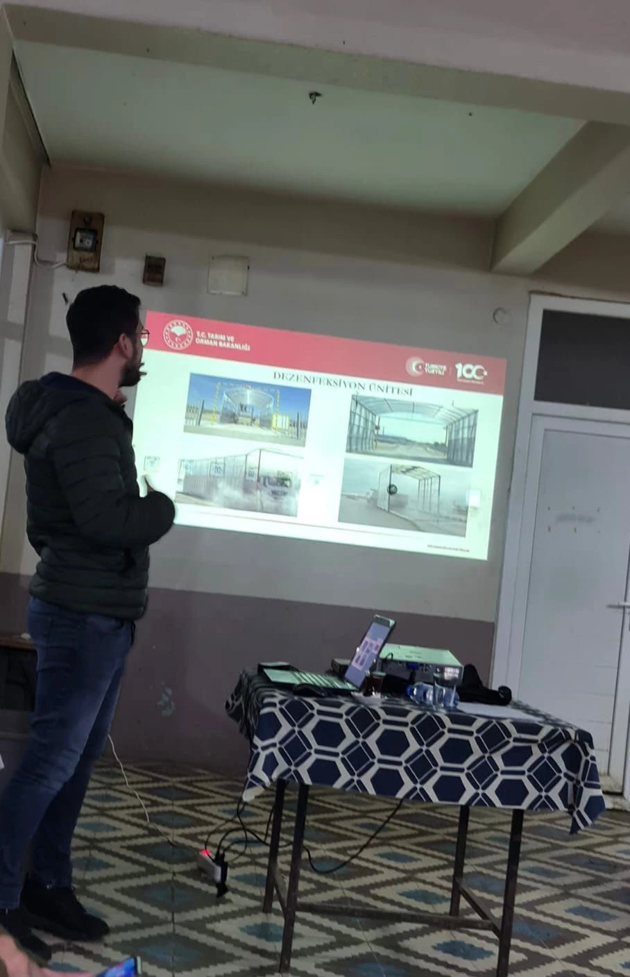 Germencik'te buzağı bakımı eğitimi verildi