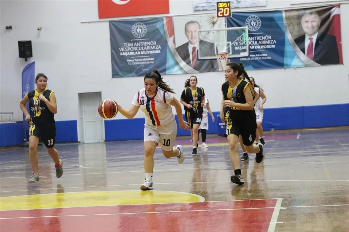 Liseler arası basketbol karşılaşmaları sona erdi