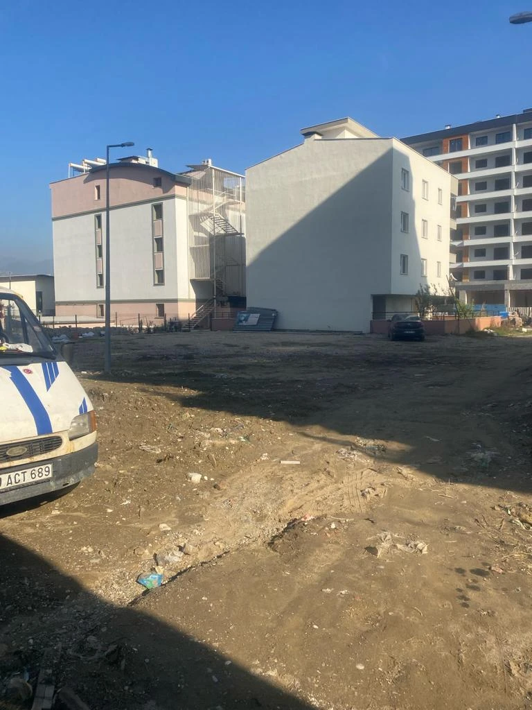 Parti bulma derdine düştü, hizmeti unuttu