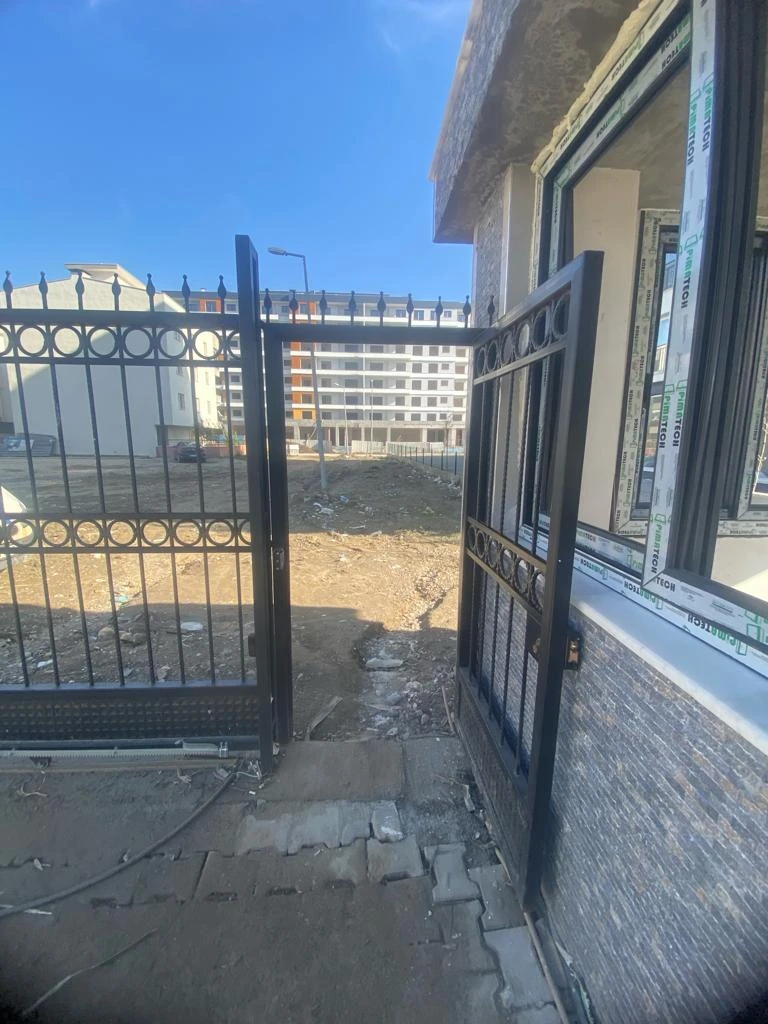 Parti bulma derdine düştü, hizmeti unuttu