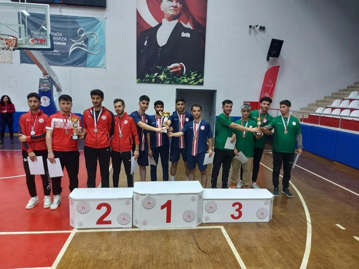 Aydın’da üniversiteli gençler şampiyonluk için ter döktü