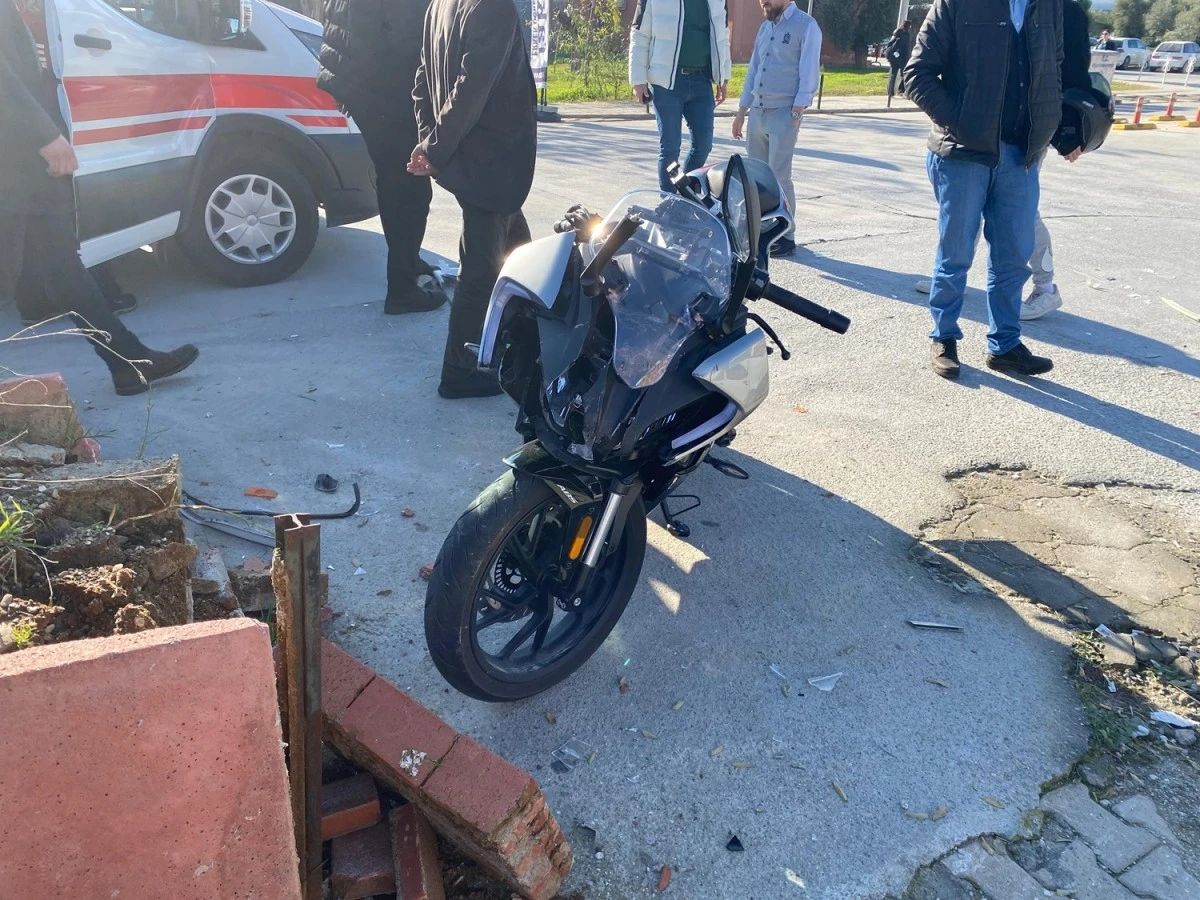 ADÜ merkez kampüste trafik kazası
