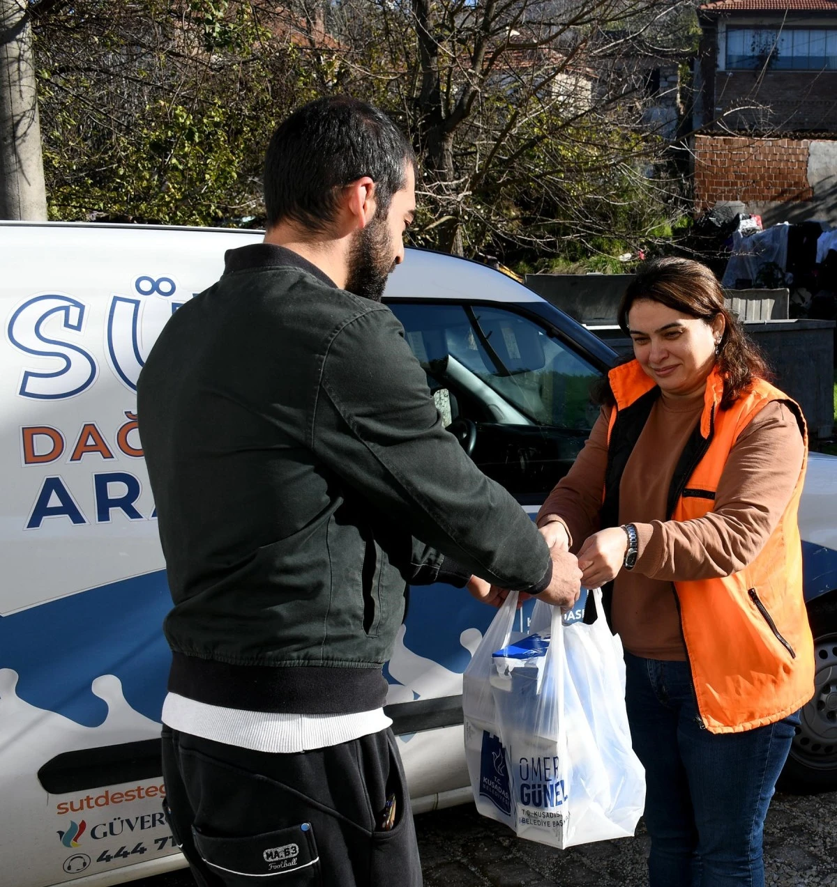 Kuşadası Belediyesi'nden çocuklara 10 ayda 80 bin litre süt desteği