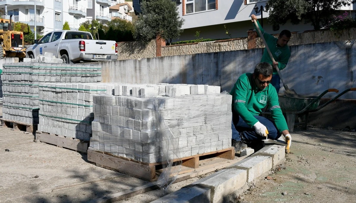 Kuşadası Bayraklıdede Mahallesi’nde çalışmalar devam ediyor