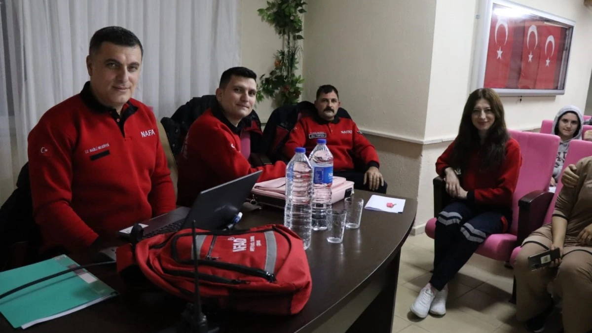 NAFAD ekipleri gençlere afet eğitimi vermeye devam ediyor
